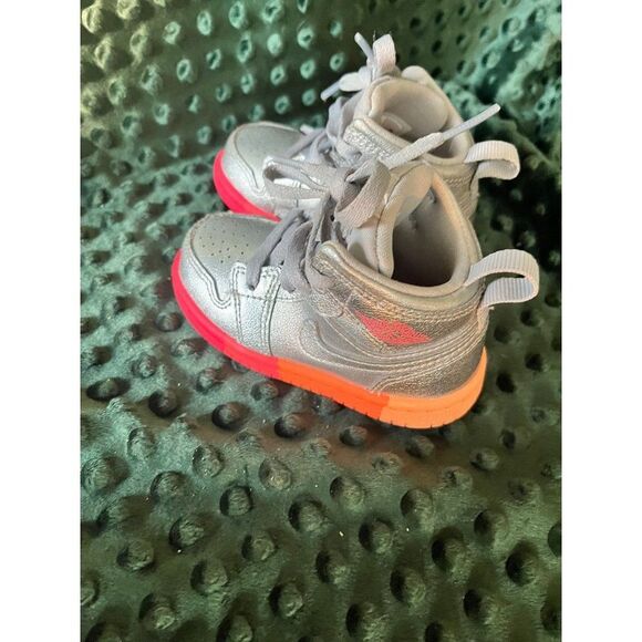 Kid's size 5 5c nike Air Jordan 1 Mid TD 'Metallic Pink Crimson' Sneakers - Picture 4 of 6